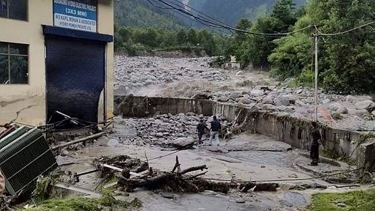 flash flood manali