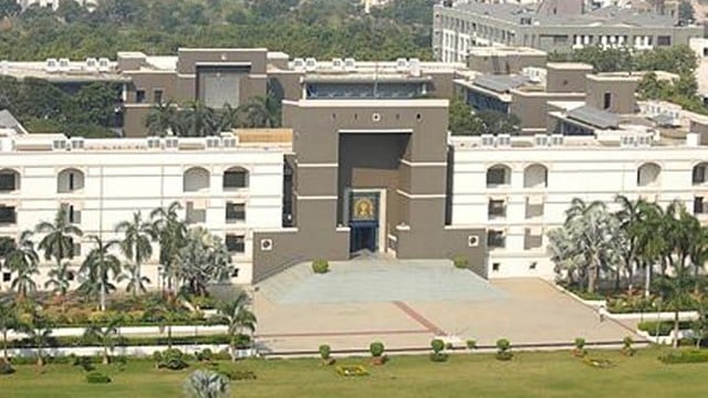 Gujarat HC grants bail to Congress workers