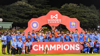 India defeated Sri Lanka in Super Over, winning the T20I series by 3-0 