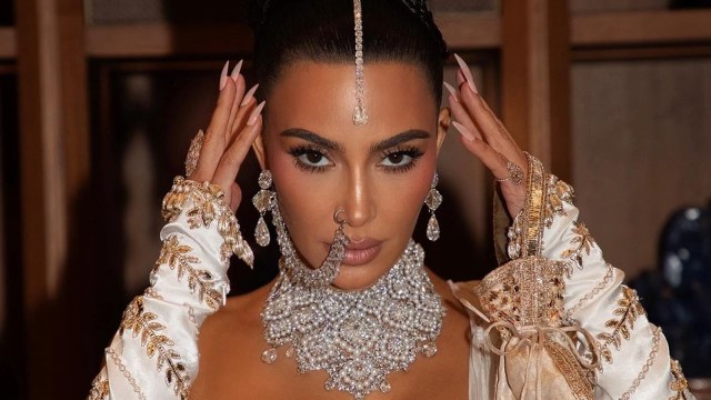 While the Kardashian sisters turned heads last week during their visit to India, Kim Kardashian has made headlines this week by posting a picture of herself with a Lord Ganesha idol.