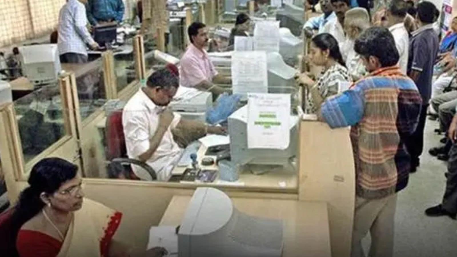 11 PSU banks charge Rs 2,331 crore from account holders for not maintaining minimum balance in FY24