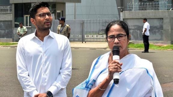 West Bengal Chief Minister and TMC chief Mamata Banerjee with the party’s National General Secretary Abhishek Banerjee addresses the media at the Netaji Subhash Chandra Bose International Airport before leaving for Delhi,