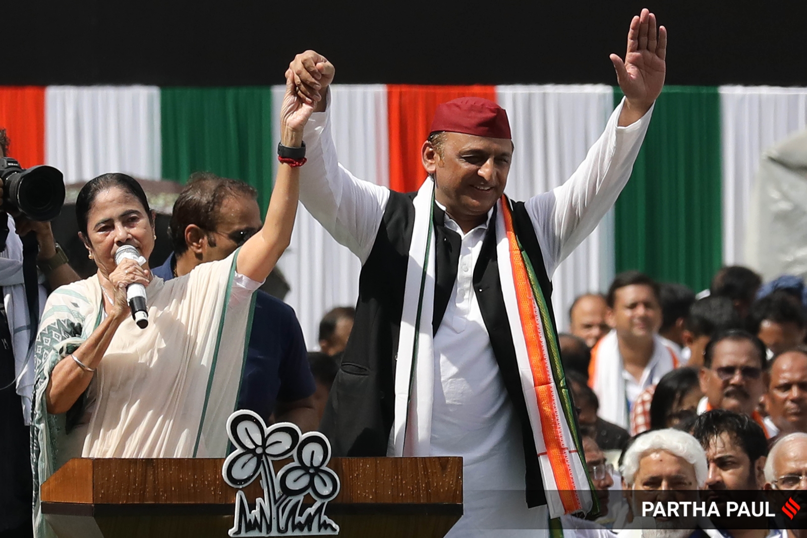 TMC supremo Mamata Banerjee with Samajwadi Party chief Akhilesh Yadav at the Martyrs' Day rally. (Express photo by Partha Paul)