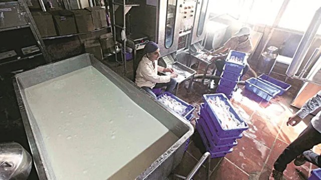 Milk prices increased, Rs 2 per litre price increment, Maharashtra Dairies, Milk selling price, Gujarat govt’s base procurement price, Indian express news