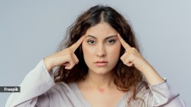 While both stress eating and high cortisol levels can lead to weight gain, there are distinct differences in how they manifest, moon face, cortisol face