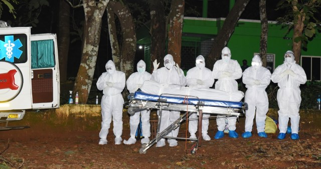 The body of the Nipah victim being brought for burial at Pandikkad in Malappuram district. (Express)