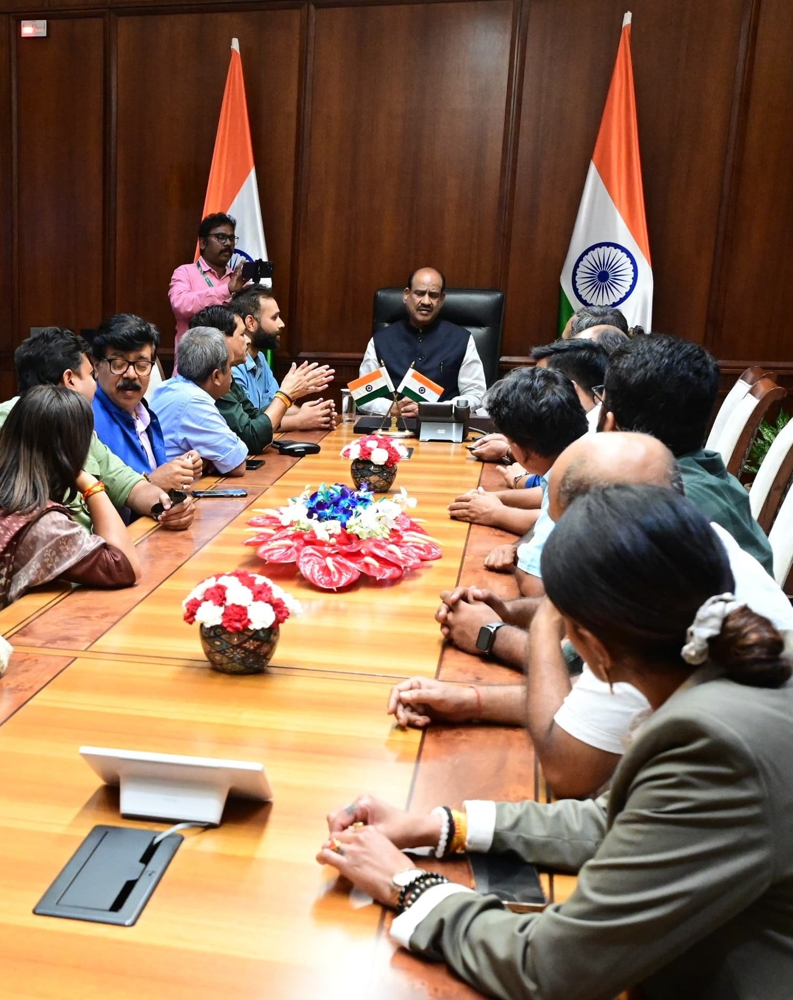 Lok Sabha Speaker Om Birla with a group of journalists, amid Opposition protests over media restrictions in Parliament. (PTI/ X)
