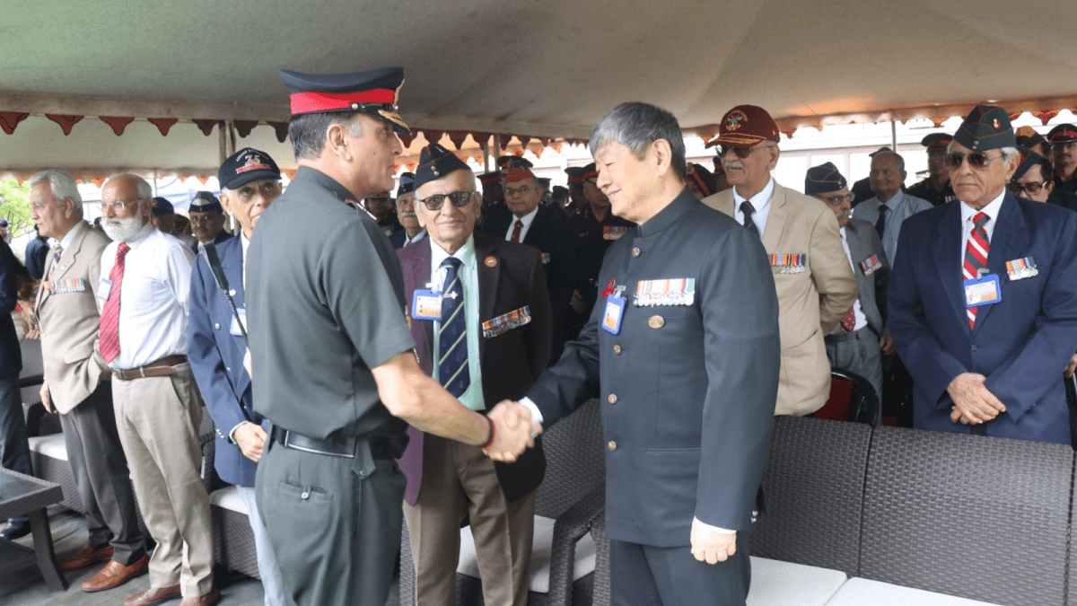 Lt Gen Dhiraj Seth pays tribute at the Southern Command War Memorial