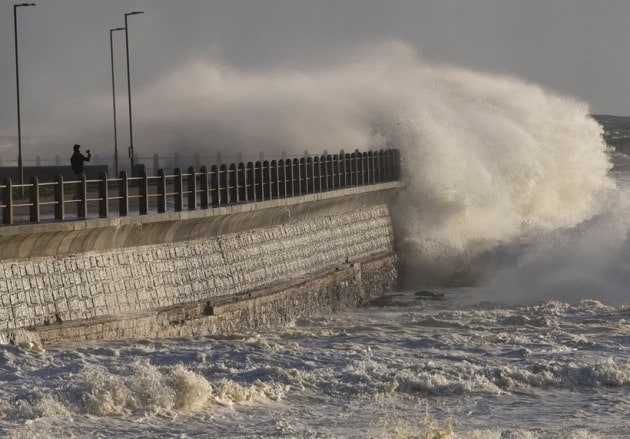 Cape Town storms, floods displace thousands, emergency response ...