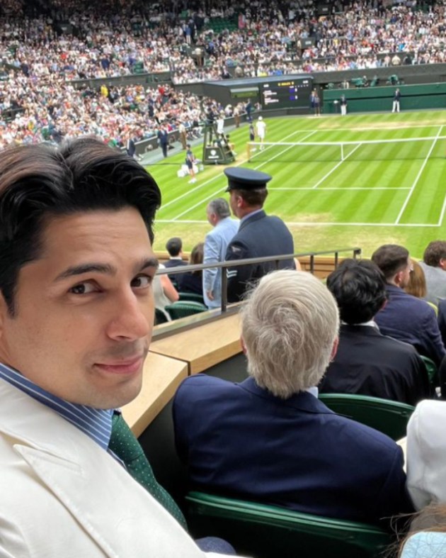 Sidharth looked handsome as he posted a selfie with the grand tennis court in the background.
