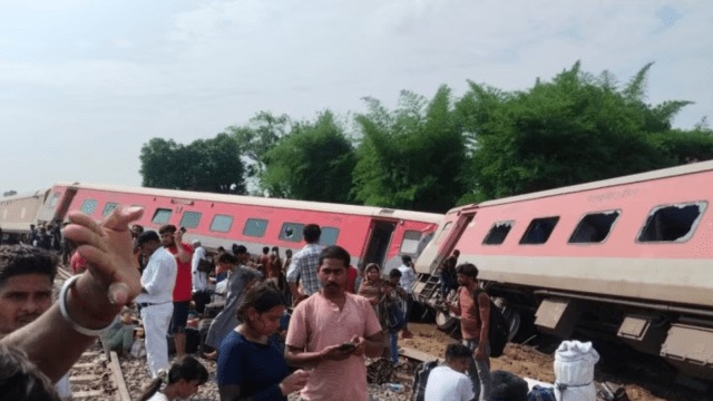 Watch: Chandigarh-Dibrugarh Express train derails in UP’s Gonda | India ...