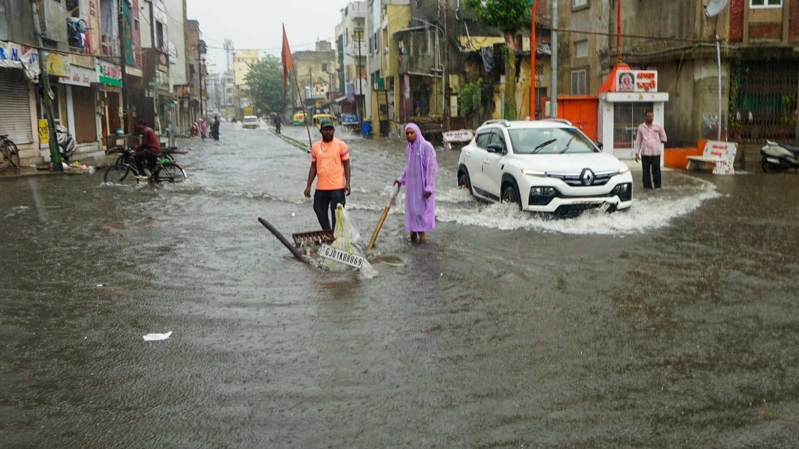 Rain batters south, central Gujarat districts, hundreds relocated ...