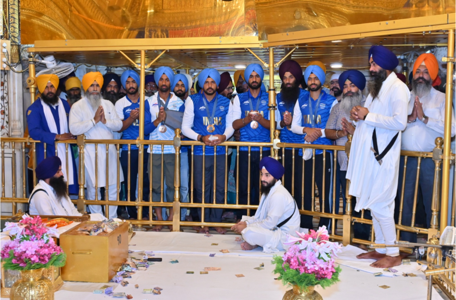 Hockey team visits Golden Temple after winning bronze at Olympics |  Chandigarh News - The Indian Express