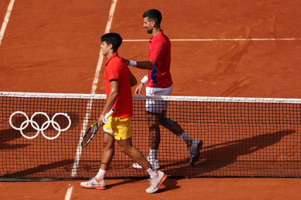 Paris 2024 Tennis men's final: Djokovic consoles Alcaraz