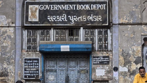 After the British government took over Ahmedabad in 1817, this structure was converted into a central prison for nearly a century. Eventually, it was transformed into government offices such as the Government Book Depot, offices of the joint director (Vigilance), Scheduled Castes welfare department, and the Archaeological Survey of India.
