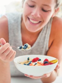 Effective strategies to manage cravings and maintain healthy eating