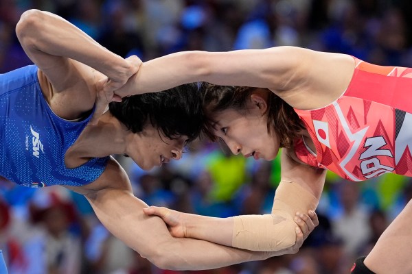 Paris Olympics: Having beaten Susaki (R) in the opening round, Vinesh will take on Ukraine's Oksana Livach in the quarterfinal. (AP)