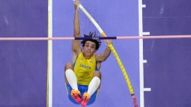 Armand Duplantis, of Sweden, competes in the men's pole vault final at the 2024 Summer Olympics, Monday, Aug. 5, 2024, in Saint-Denis, France. (AP Photo)