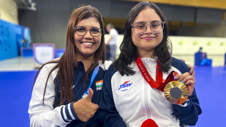 India's Avani Lekhara with her coach Suma Shirur poses for photos after winning the gold medal in the women's 10m air rifle (SH1) shooting event at the Paralympics 2024, in Paris, France