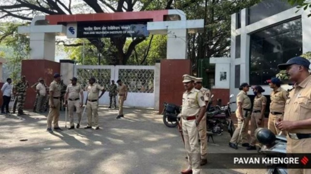 Pune caste discrimination, FTII professor clean chit, caste discrimination complaint, FTII news, FTII students complaint, pune news, Indian express news