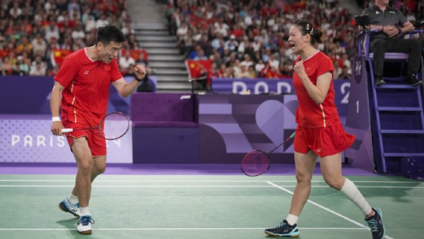 China's Zheng Si Wei, left, and Huang Ya Qiong celebrate a point as they play against South Korea's Kim Won-ho and Jeong Na-eun during their mixed doubles badminton final match 