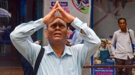 Rupee falls, Rupee vs Dollar, Indian currency, FPIs, US dollar, Indian rupees, global markets, Middle East geopolitical tensions, recession in US, American currency, rupee news, economy, Indian express, Indian express news