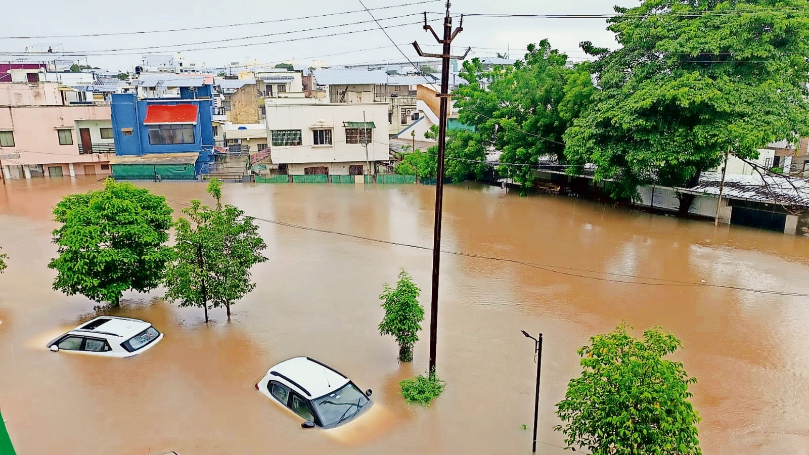 Vadodara city still under water, Army called in
