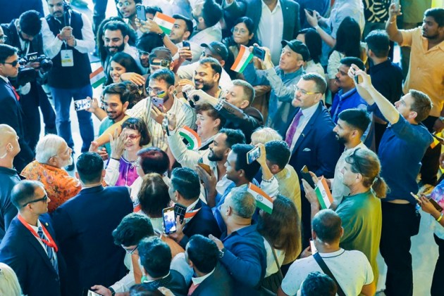 **EDS: IMAGE VIA @narendramodi POSTED ON AUG. 23, 2024** Kyiv: Prime Minister Narendra Modi being welcomed by the Indian community upon his arrival in Kyiv, Ukraine. (PTI Photo) (PTI08_23_2024_000067B)