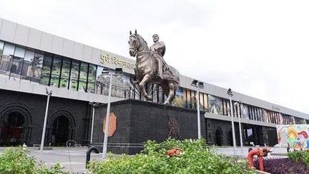 Pune airport new building, Airport Authority of India, new check-in counters at NITB, New Integrated Terminal Building, Pune International Airport, Murlidhar Mohol, passengers travel experience, Indian express news, Pune to Bangkok