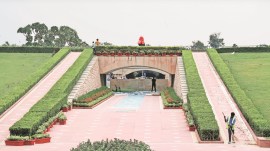 Green lung, Rajghat Power House land, delhi govt, Rajghat Samadhi complex, Mahatma Gandhi memorials, Jawaharlal Nehru, Lal Bahadur Shastri, Indira Gandhi, Atal Bihari Vajpayee, Delhi Central Electric Power Authority, Land and Development Office, MoHUA, Indian express news