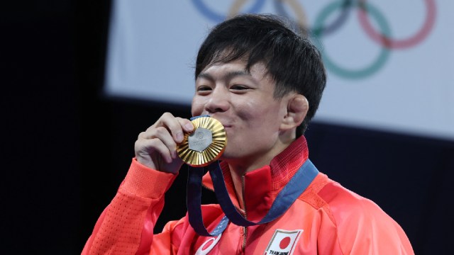 Gold medallist Rei Higuchi of Japan poses with his medal