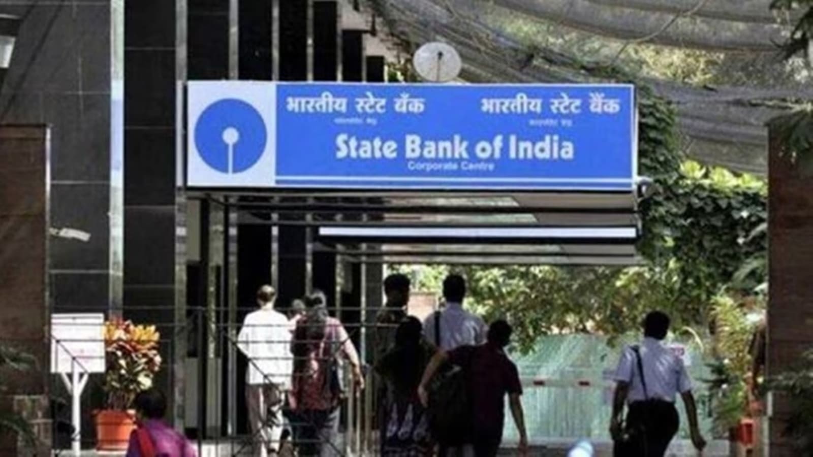 SBI’s net profit rises marginally in first quarter