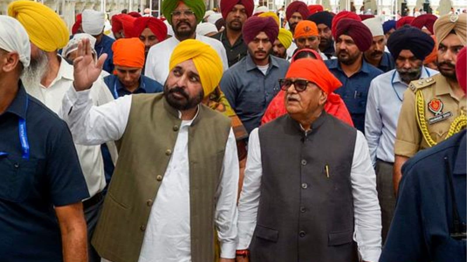 Punjab CM Bhagwant Mann accomapanies Governor on first Golden Temple visit