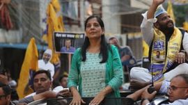 Sunita Kejriwal meets Sharad Pawar