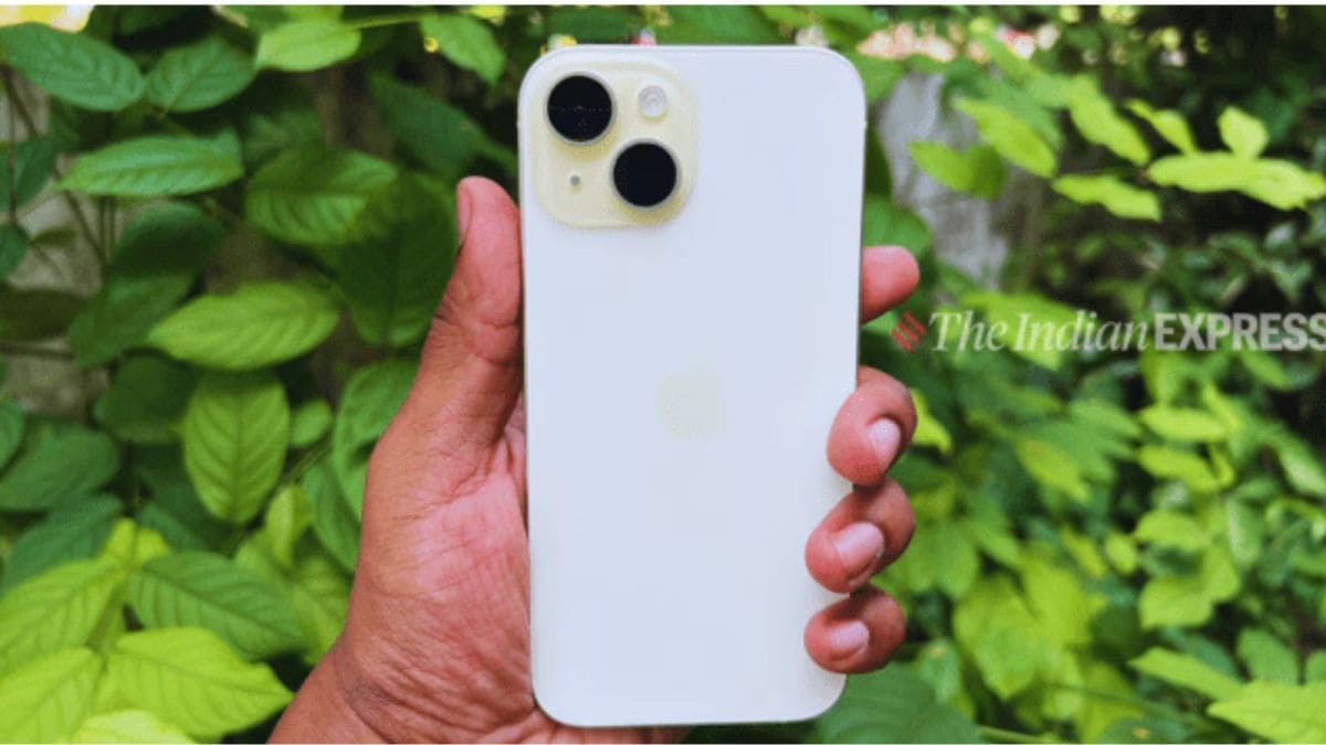 Flipkart is offering discounts on several flagship phones including Apple iPhone 15.