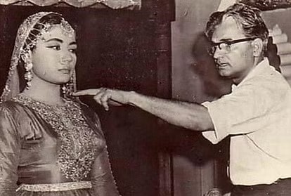 Meena Kumari with her husband Kamal Amrohi on sets of Pakeezah