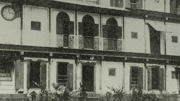 The wada also housed the offices of Mahatma Gandhi’s Sarvodaya movement and the Khadi and Village Industries Commission.