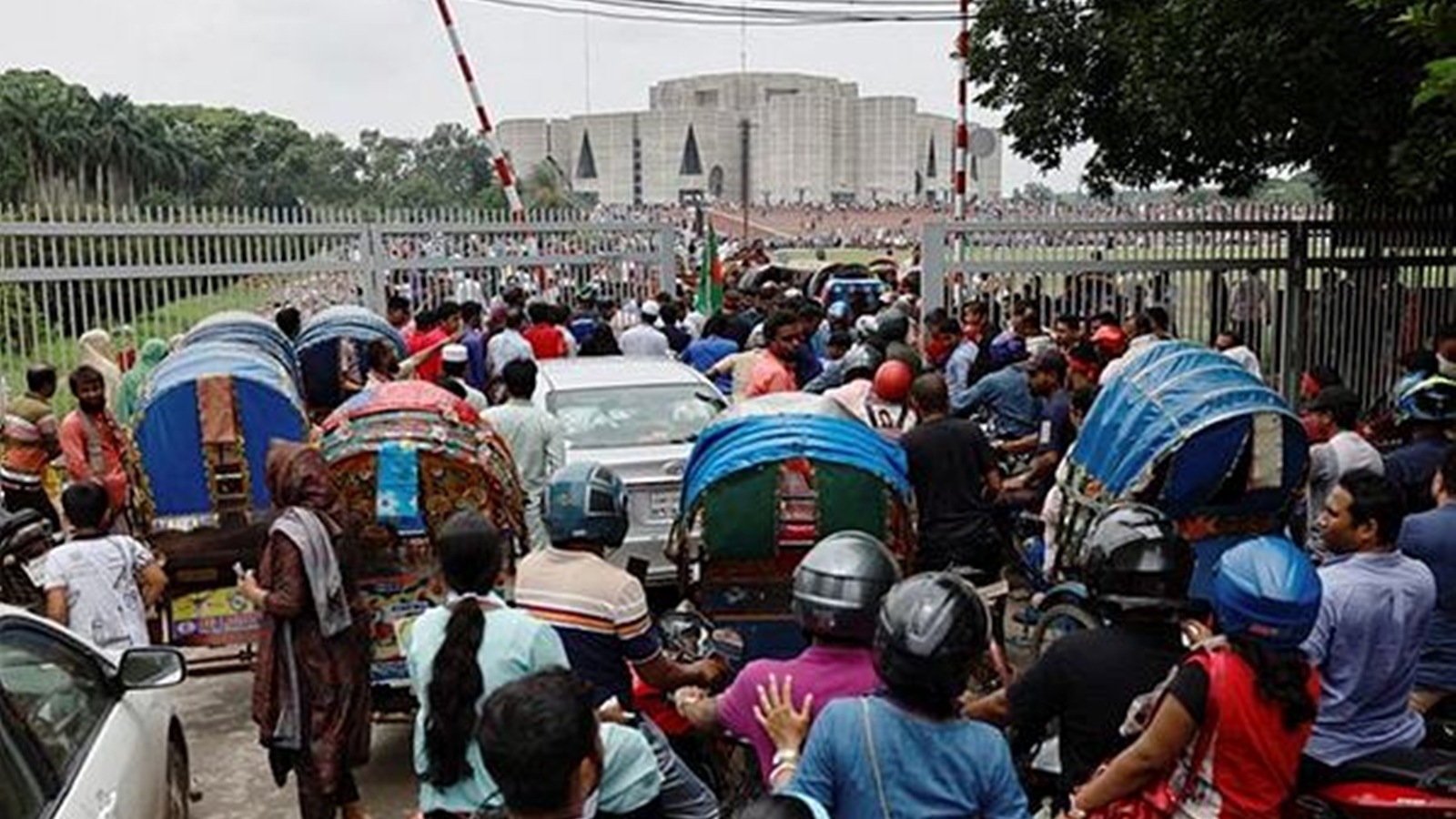Bangladesh Crisis Live Updates: New Delhi plans to host Sheikh Hasina ...