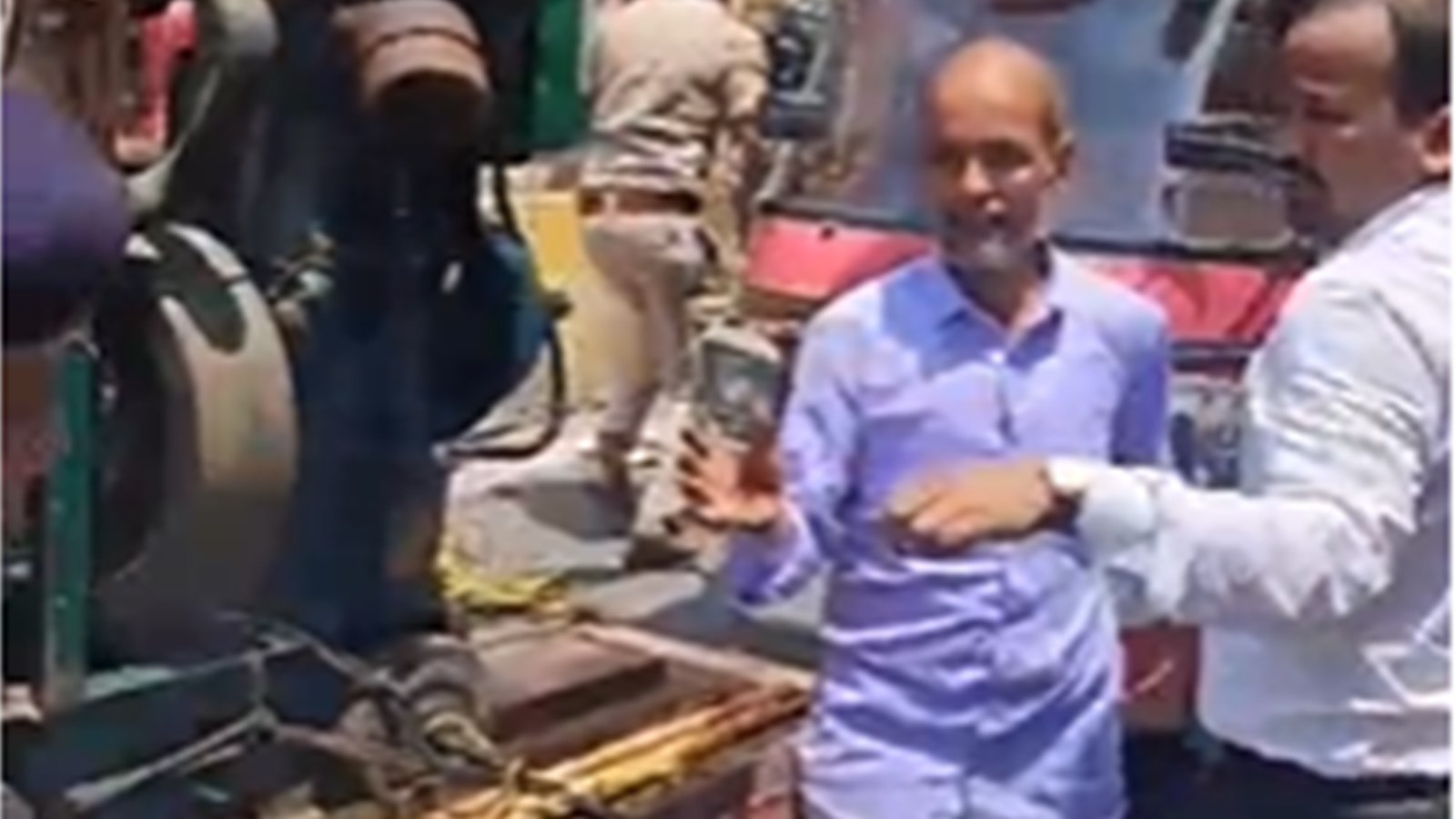 Bihar SDM lathicharge hit