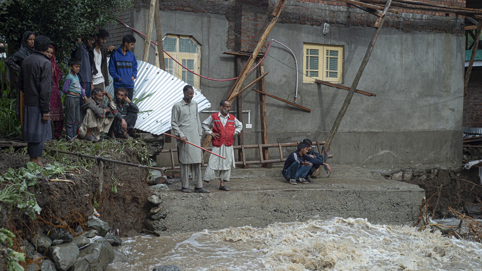 Bodies of two cloudburst victims recovered in J-K’s Ramban, search on for 5 missing persons