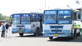ch1844511 Some of the protesting PRTC employees said that they have asked the toll plaza staff to reserve one lane for the buses as the bus operators have a time crunch.