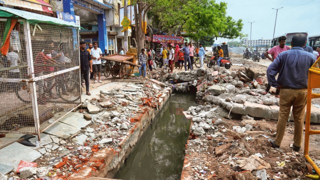 East Delhi drain, East Delhi drain body found, delhi drainage, drain desilting, delhi drain desilting, delhi news, India news, Indian express, Indian express India news, Indian express India