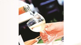 Delhi bar timings, alcohol serving rules, delhi Excise department warning, delhi clubs, delhi bars, hotels in Delhi, violation of alcohol serving rules, Indian express news