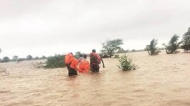 stranded woman rescued, Chhota Udepur woman rescued, fire department resue operation, heavy rainfall, Gujarat dams, Gujarat rivers, Indian express news
