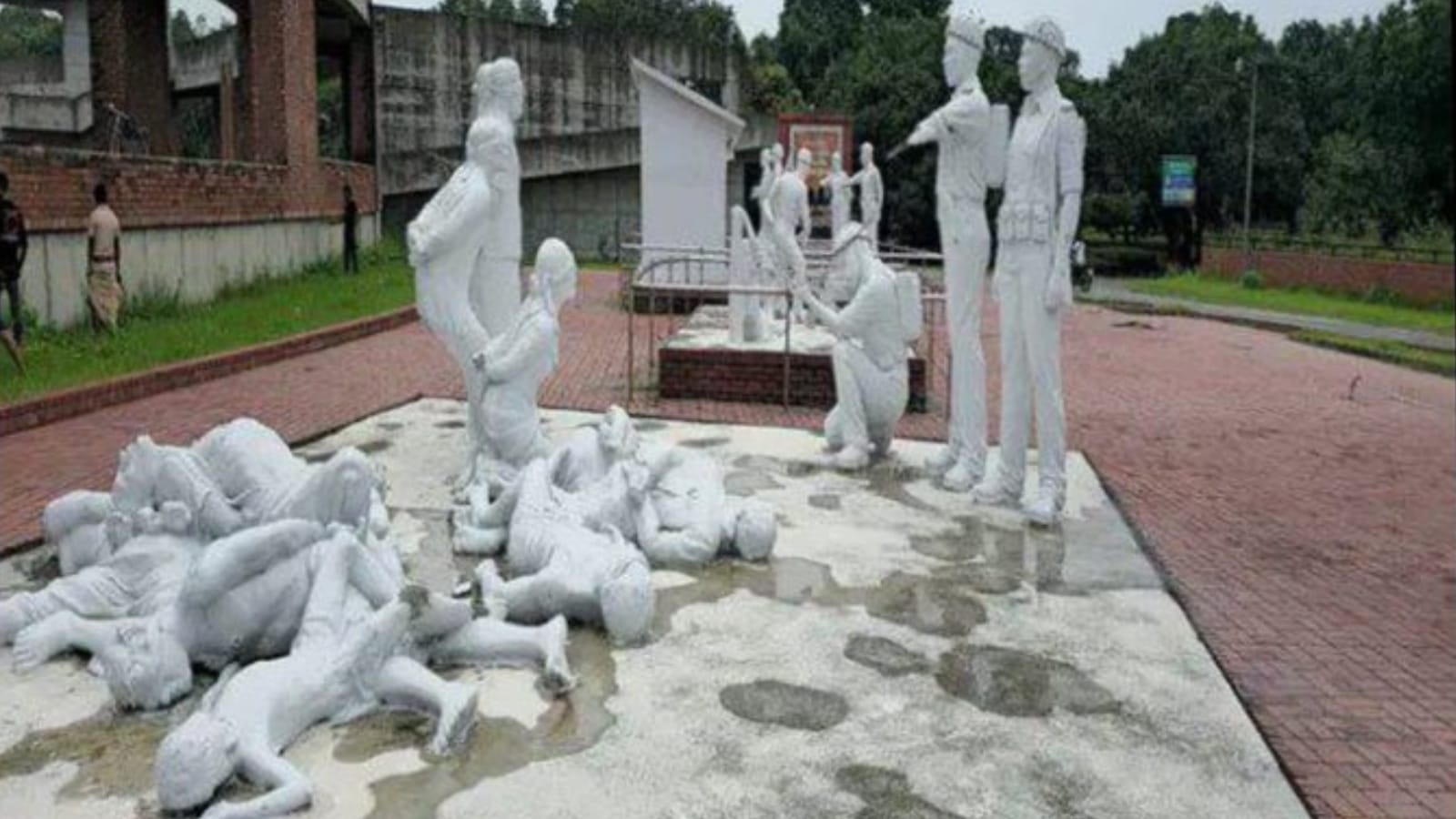 vandalised, bangladesh, Tharoor