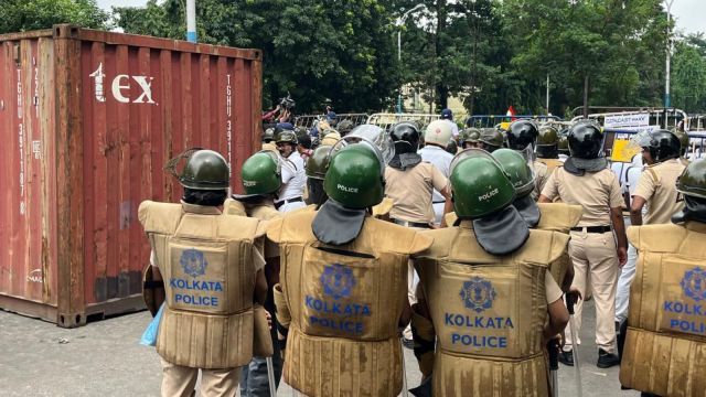 Kolkata doctor rape-murder case Live Updates: Heavy police deployment along the Nabanna Abhiyan route in Kolkata. (Express photo)