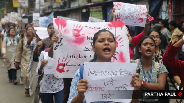 Students of a Women's college in Kolkata during a protest against the rape and murder of a doctor at R G Kar Medical College and Hospital. (Express Photo by Partha Paul) Chhatra Samaj
