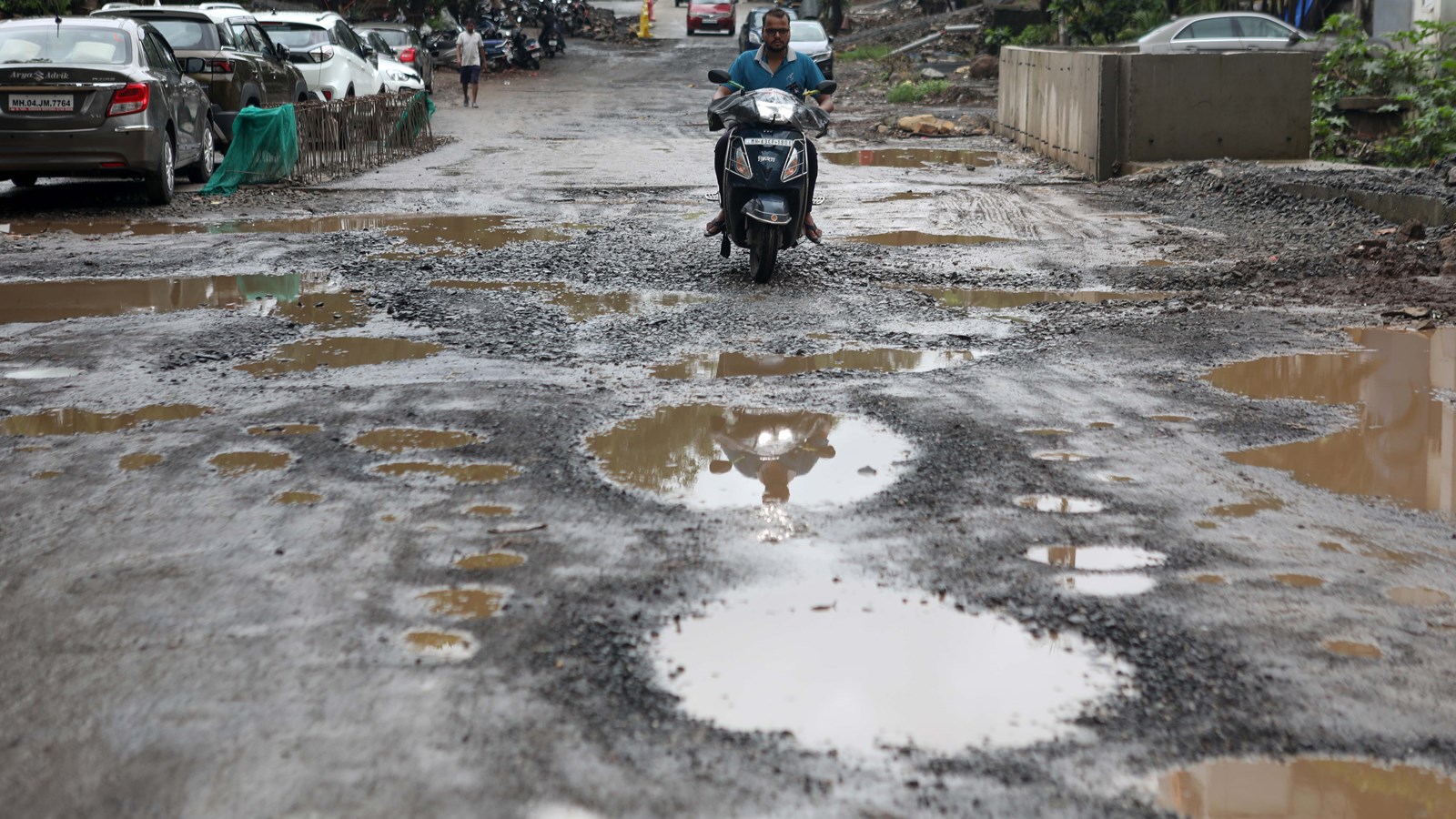 More than 16,000 potholes detected in Mumbai roads this monsoon, most ...