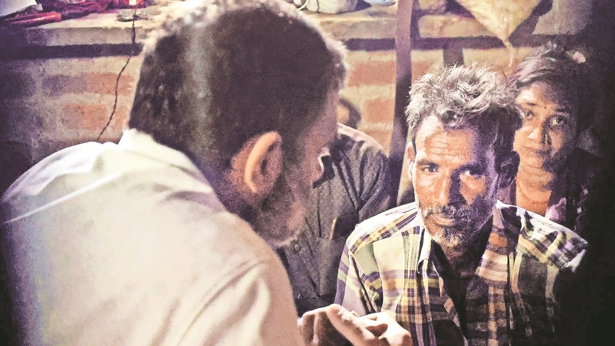 Rahul Gandhi meets dalit family, Rae bareli dalit family, Rae Bareli Dalit youth death, Uttar Pradesh news, UP news, Indian express news