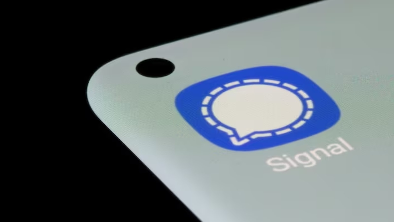Signal rolls out new update to shield chats from Microsoft’s Recall AI feature